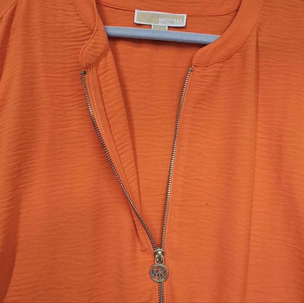 Michael Kors Women’s 3X Orange Puff Sleeve Blouse Gold Zip MK Logo Textured Top - Picture 4 of 10